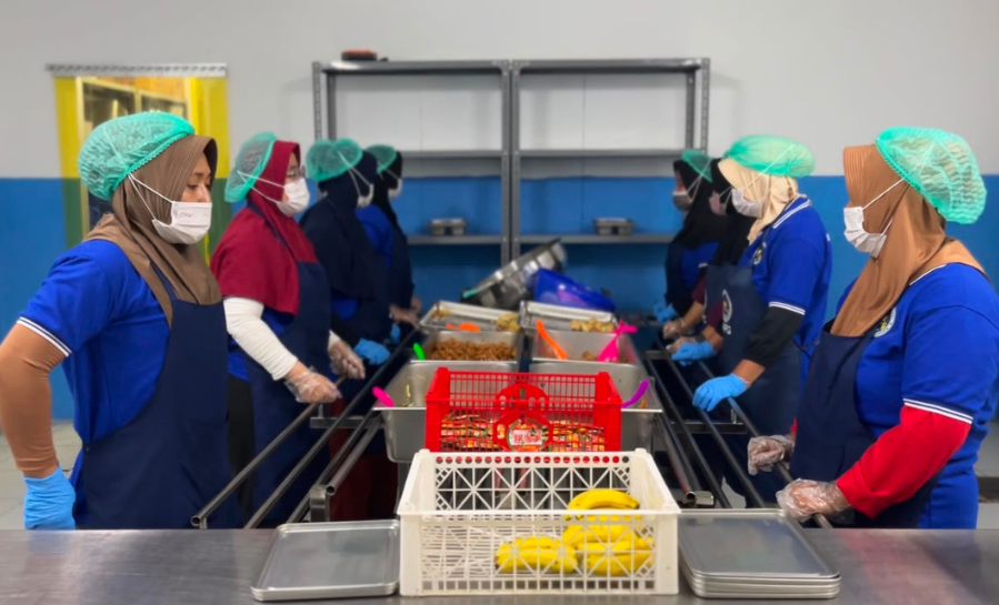 Menjaga Higienitas Program MBG: Dukungan APD INFINITIGROUP untuk SPPG di Cikarang 